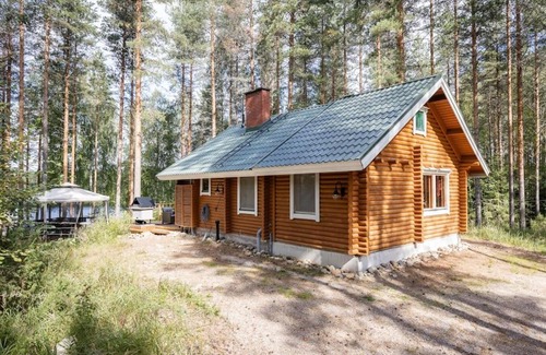 Uurainen House | Cottage with Hot tub and Sauna