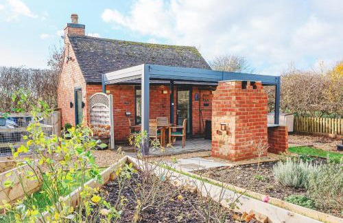 Northway House | Cottage with Hot Tub - near Cheltenham and Tewkesbury
