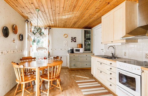 Vimmerby Municipality Ski Chalet | Cottage with its own sandy beach near VimmerbyI SE05018