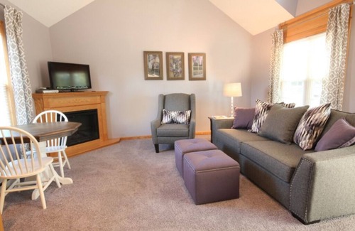 Berlin Cottage | Cottage with jacuzzi, Downtown Berlin Ohio