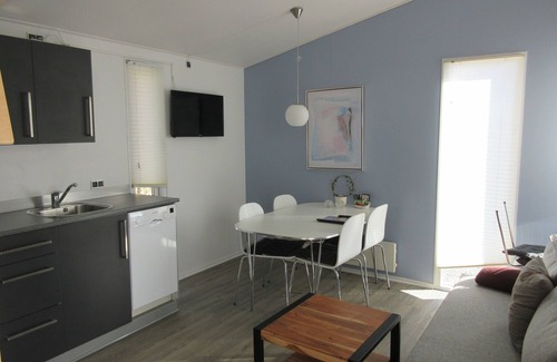 Ronbjerg House | Cottage with panoramic views of the Limfjord and Legind Mountains.
