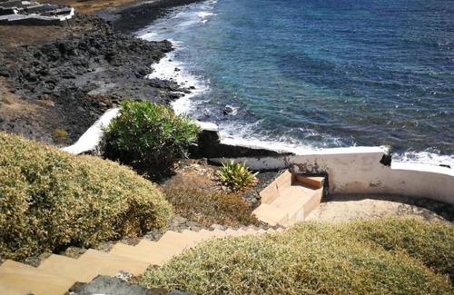 Guatiza Cottage | Cottage with sea views