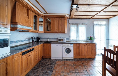 Ciudad Real Villa | Cottage with swimming pool and jacuzzi for large groups in the middle of the forest park