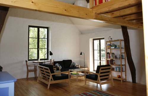 Saint-Pere House | Cottage with terrace by river in natural park