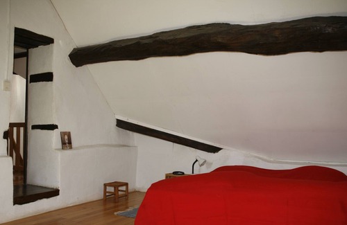 Saint-Pere House | Cottage with terrace by river in natural park