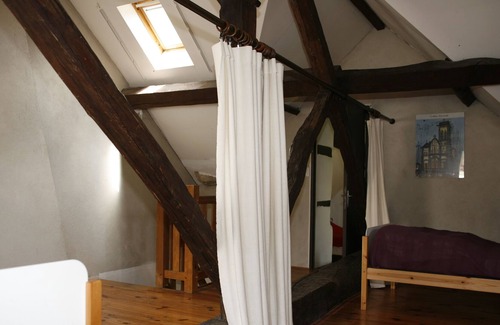 Saint-Pere House | Cottage with terrace by river in natural park