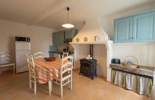 Ouveillan Cottage | Cottage with view of the Canal du Midi in the heart.