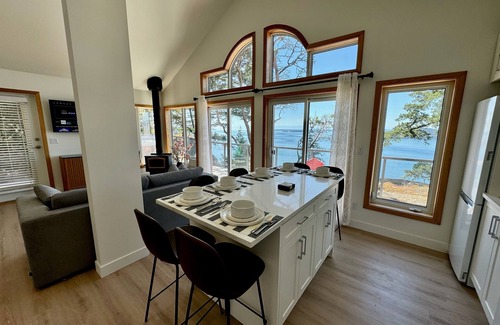 Pender Island Cabin | Cottage with West Suite at Sahhali on the Bluffs