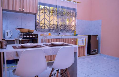 Kilifi Apartment | Cottages - Beach 5min, Wifi, SmartTV, Parking - by Mango Tree Cottages Kilifi