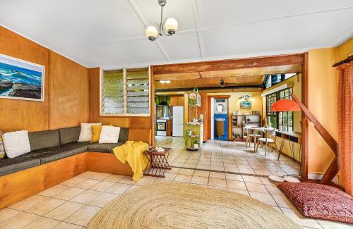 Mudjimba House | Cottonwood Cottage - Couples 'pet friendly' retro escape
