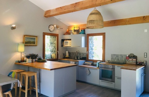Saint-Martin-le-Superieur House | Country house with terrace, gardens and fields!