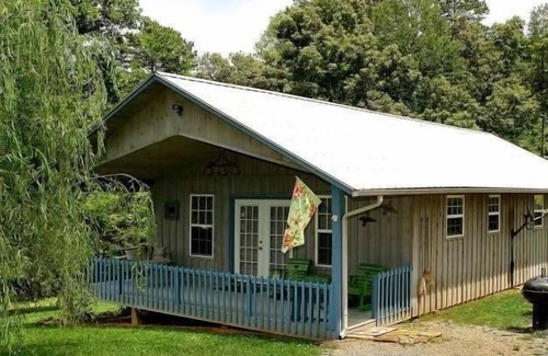 Newport Cabin | Country - 2 Bedrooms, 1 Baths, Sleeps 6 Cabin by RedAwning
