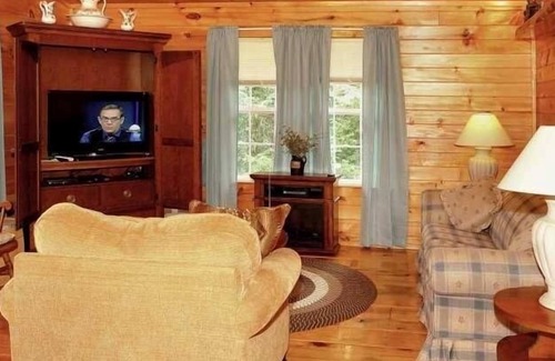 Newport Cabin | Country - 2 Bedrooms, 1 Baths, Sleeps 6 Cabin by RedAwning