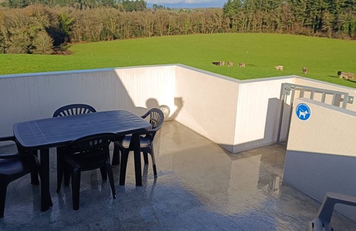 Inguiniel Apartment | Country apartment with private spa Ideal for a peaceful retreat.