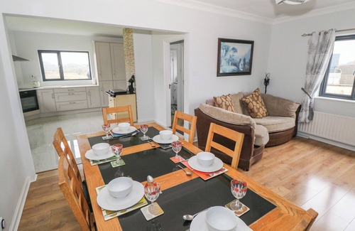 Gurteen Cottage | COUNTRY BUNGALOW, family friendly in Gorteen, County Sligo