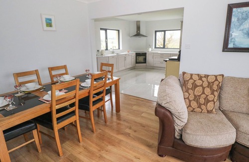 Gurteen Cottage | COUNTRY BUNGALOW, family friendly in Gorteen, County Sligo