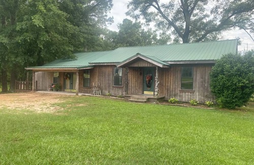 Farmerville House | Country cabin near the lake
