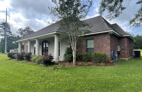 Burnside House | Country Chic, enjoy the quiet setting of country living.