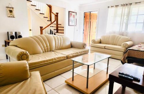 Mango Walk Apartment | Country Club House Retreat - 2 bedroom House with Pool near Montego Bay Airport and Beach Strip
