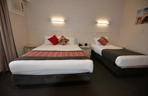 Centennial Park Hotel | Country Comfort Amity Motel