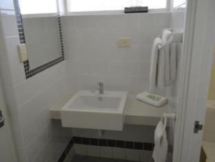 Centennial Park Hotel | Country Comfort Amity Motel