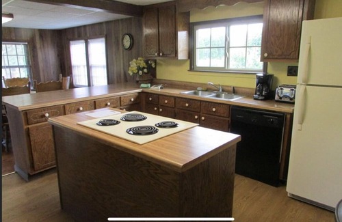 Cedar Bluff House | Country Cottage across the road from Weiss Lake- “Dandelion Cottage”