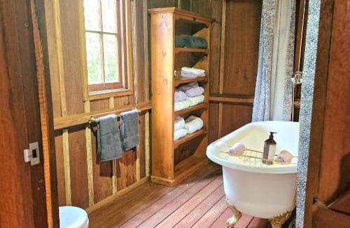 Dulong House | Country Cottage Close to Montville Sunshine Coast