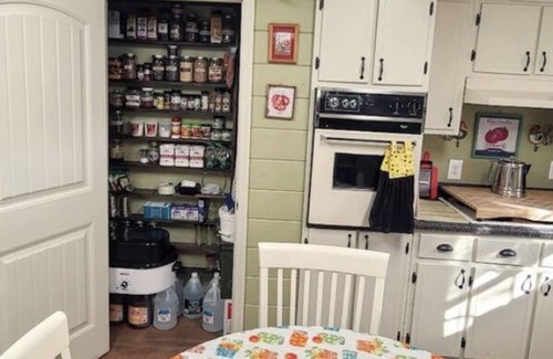 Whitwell Cottage | Country Cottage in the Beautiful Sequatchie Valley with a view of Whitwell Mtn.