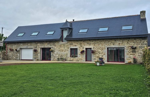 Bourbriac House | Country cottage with indoor pool La maison du Bonheur