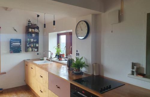 Todmorden House | Country cottage with panoramic views