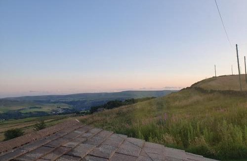 Todmorden House | Country cottage with panoramic views