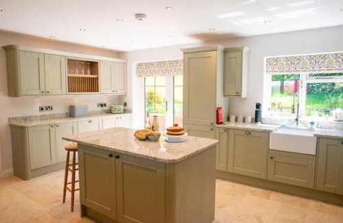 Kingswood House | Country Crabtree Bungalow with large wild garden