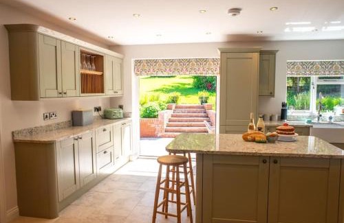 Kingswood House | Country Crabtree Bungalow with large wild garden