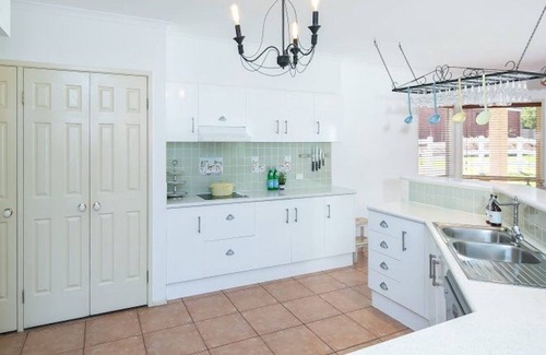 Thornlands House | Country Elegance - Acreage with pool