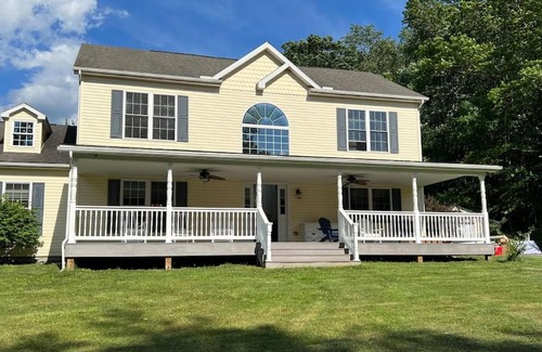 Friendsville House | Country Escape Private Hot Tub Fire Pit