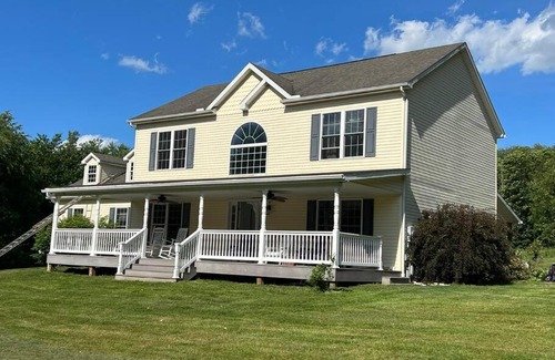 Friendsville House | Country Escape Private Hot Tub Fire Pit