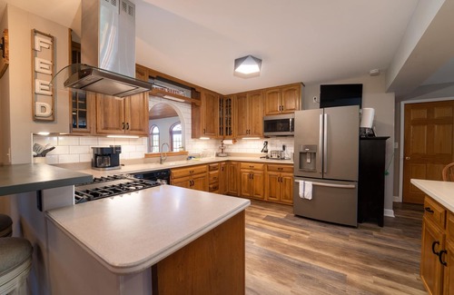 Bangor House | Country Estate minutes away from South Haven.