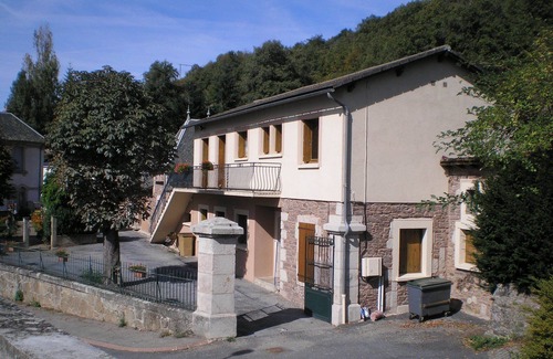 Saint-Victor-et-Melvieu Condo | Country gite in southern Aveyron