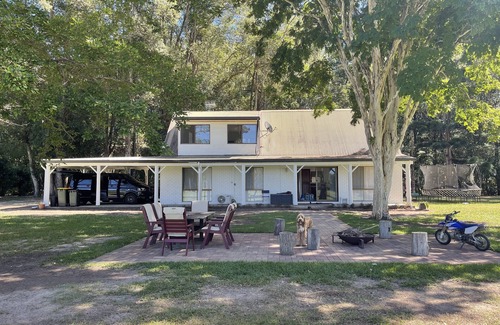 Crystal Creek Cottage | Country Getaway at Crystal Creek - Sleeps 9
