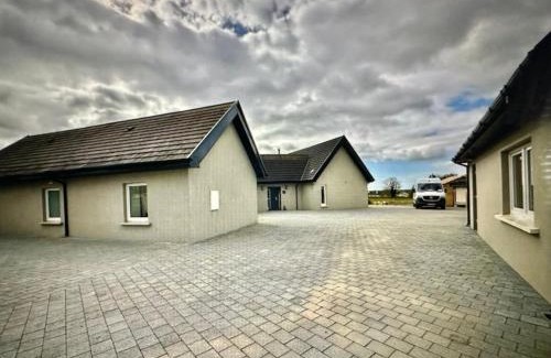 Monasterevin Apartment | Country Haven Comfy & Sleek Apartment