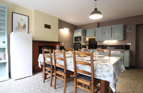 Saint-Germain-sur-Ay Cottage | Country house near beaches, pets allowed, parking