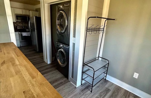 Flat Rock House | Country home 5 min from downtown