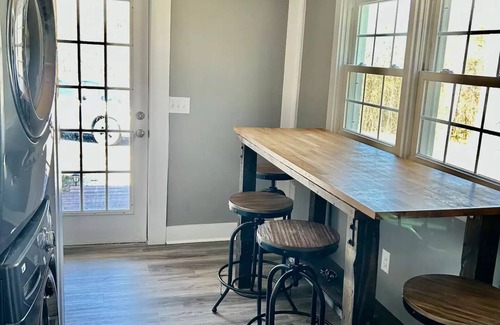 Flat Rock House | Country home 5 min from downtown