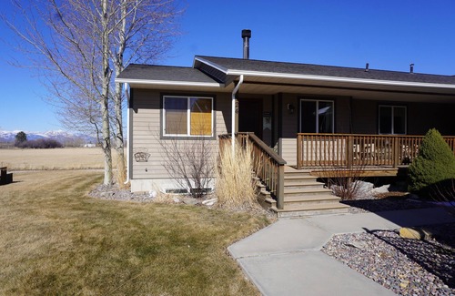 Grantsdale House | Country home in the Bitterroot close to skiing, hiking and lakes