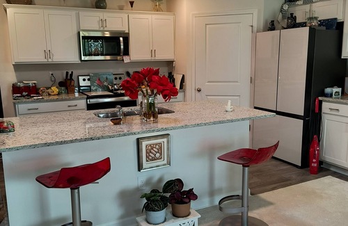 Welcome House | Country home , mile from Winery- custom design features, acre of peace & quiet!