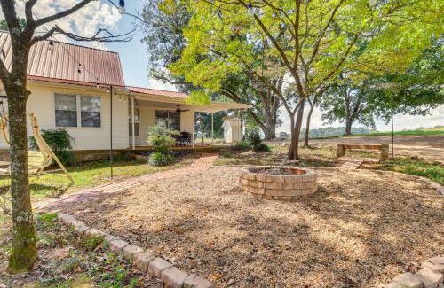 Lineville House | Country Home Near Lake Wedowee Patio and Fire Pit!