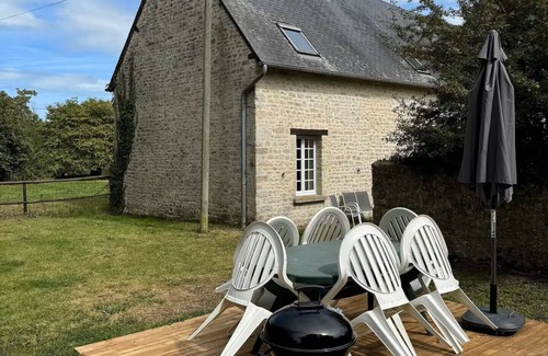 Saint-Come-du-Mont House | Country house nestled in a stable near Utach Beach. Dogs welcome!