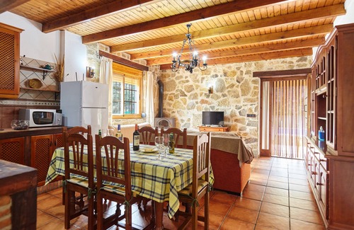 Arbuniel House | Country House 'Alojamiento Rural La Ventilla' with Mountain View, Private Pool and Wi-Fi