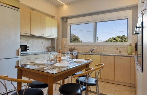 Spata-Artemida Villa | Country House 'Beach Family House In Artemida' with Sea View, Wi-Fi and Air Conditioning