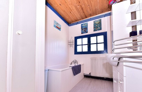 Badecon-le-Pin Apartment | Country house, bucolic garden and leisure areas